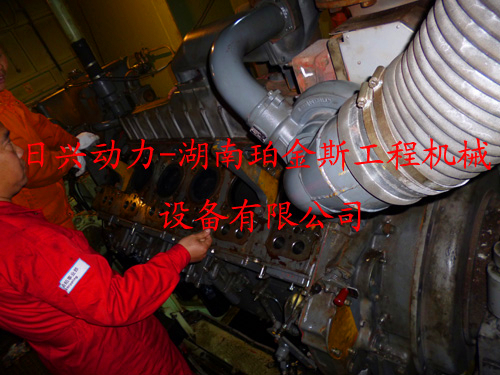 三菱R16柴油發(fā)動機缸套、活塞、連桿的解體、檢修